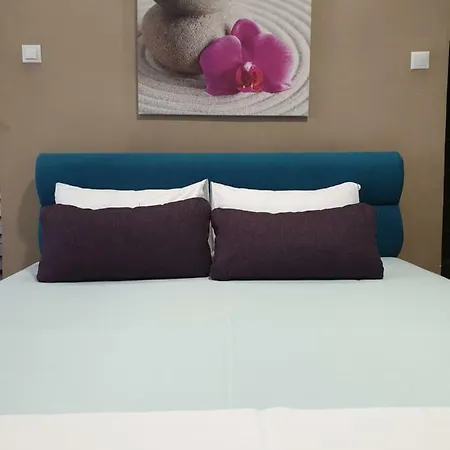 Woodstone Apartment *